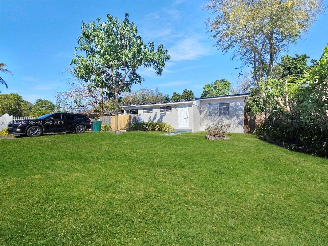 Photo - 315 NE 165th St