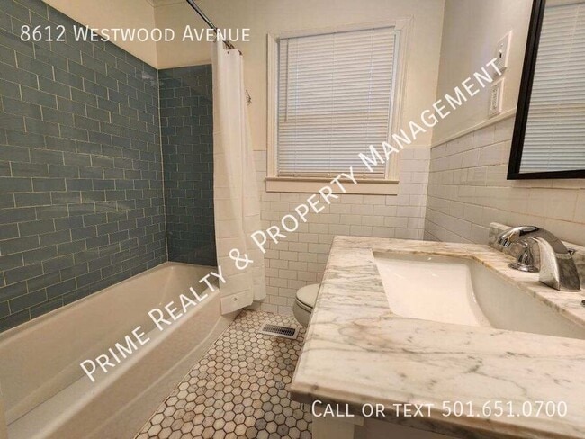 Photo - 8612 Westwood Ave