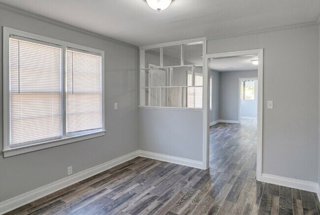 Photo - 352 Adams St