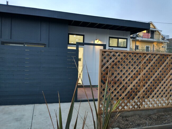 ADU House available - 720 37th St Unidad 724