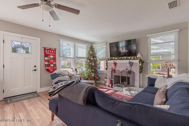 Photo - 909 Talbot Ave