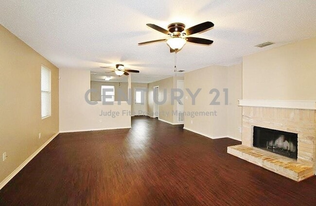 Photo - Wonderful 3/2/2 in CROWLEY ISD For Rent!