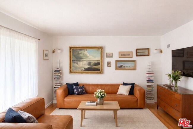 Photo - 2033 Euclid St Unit 6