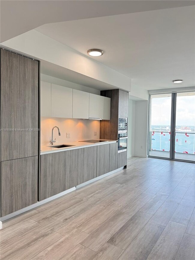 Photo - 2900 NE 7th Ave