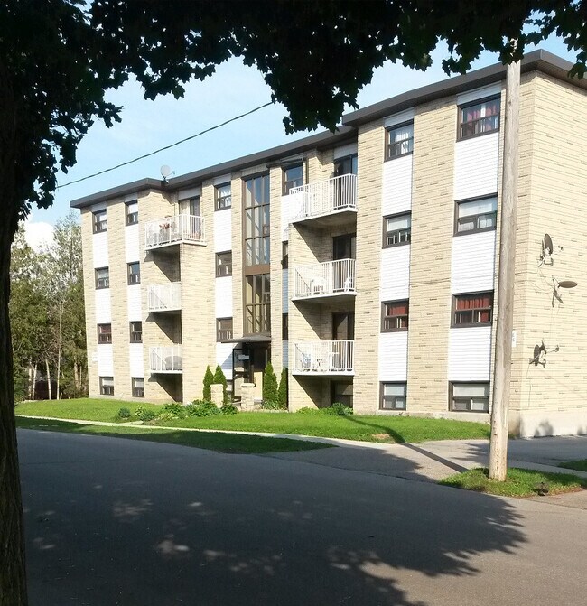 Building Photo - 105 Mausser Av