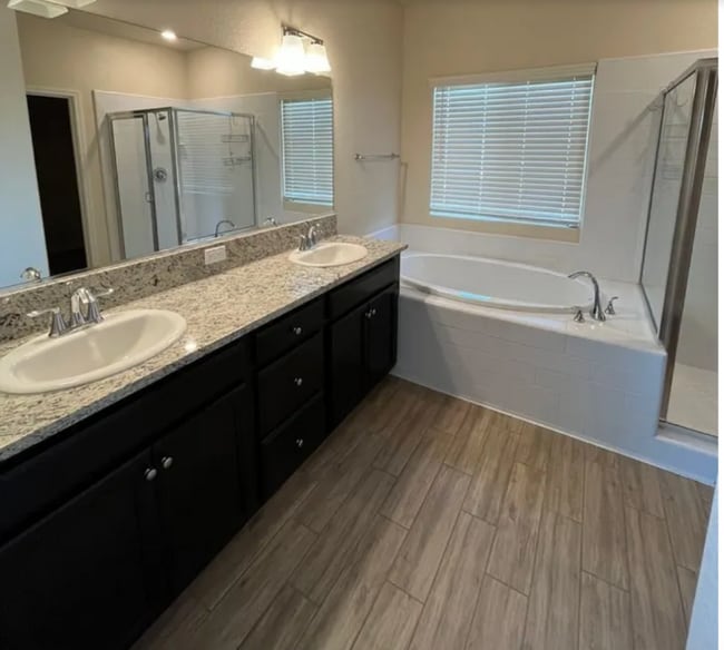 Photo - 2494 Valdes Dr