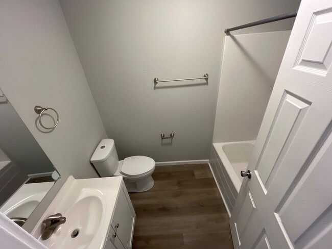 Photo - 301 W 7th St Unidad 301 7th Street A