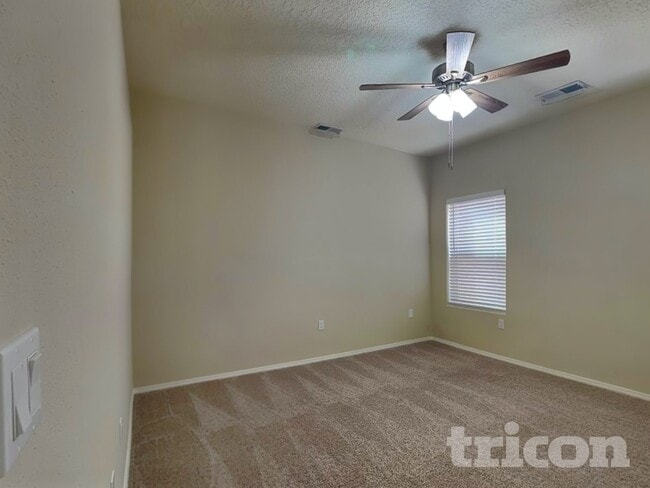 Photo - 981 Firewheel Ave SW