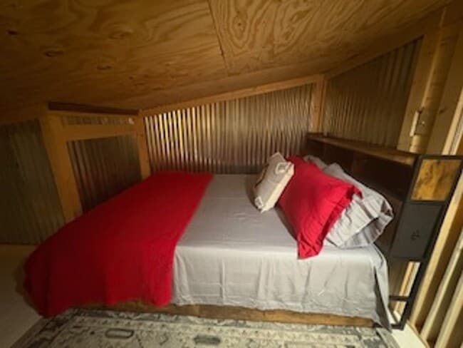 Building Photo - Barnview Country Haven