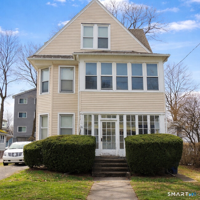 Building Photo - 125 Wilson St Unit 3rd Fl