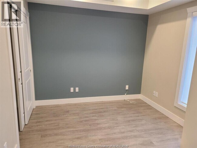 Photo - 550 Sandison St