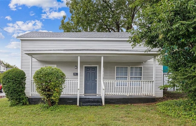 Building Photo - 1512 Pender St Rental