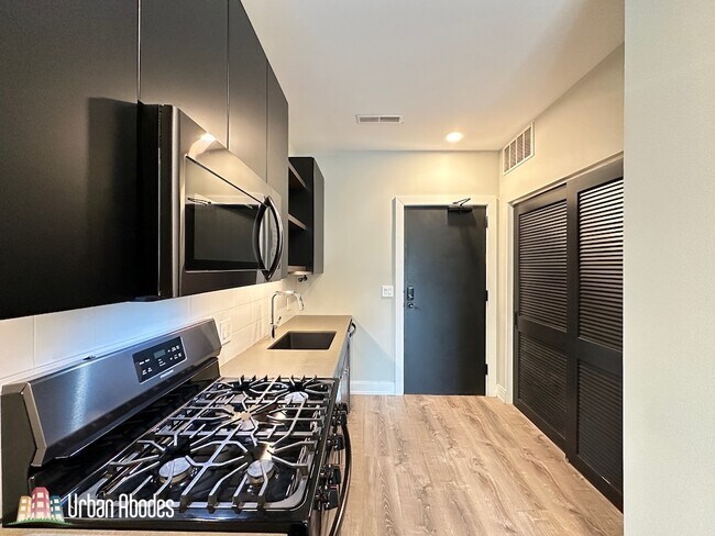 Photo - 937 W Belmont Ave Unit M09B