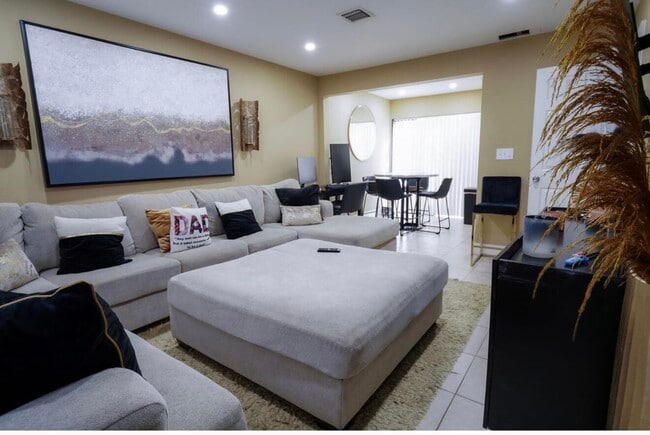 Photo - 6611 Winfield Blvd