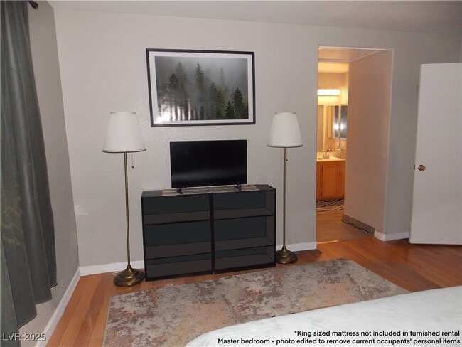 Photo - 9909 Calabasas Ave