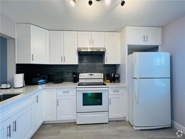 Building Photo - 7380 S Ocean Dr Unit 220 Rental