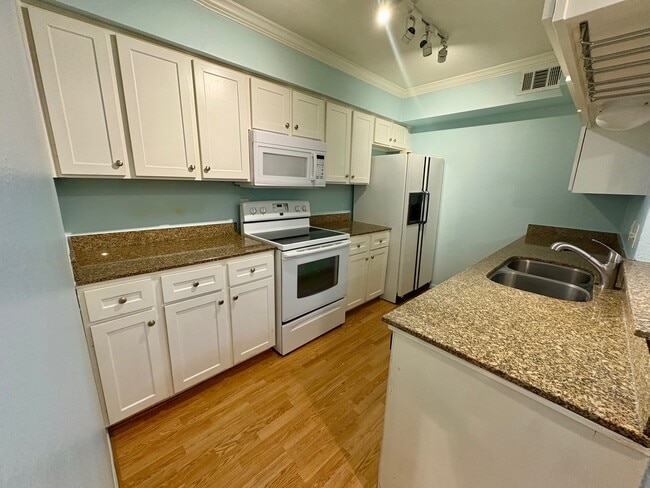 Photo - 4635 Wild Indigo St Unit 503