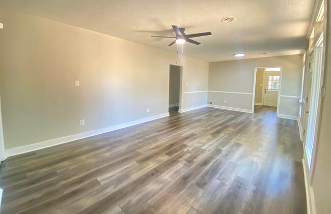 Photo - 2140 Silverdale Rd