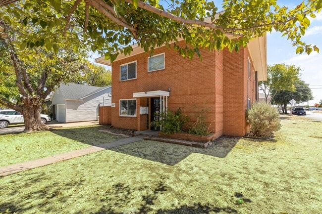 Photo - 5837 Locke Ave Unidad D