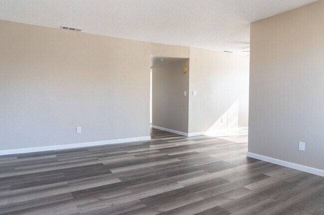 825 Capehart Ct Unit 825 Capehart Ct #B