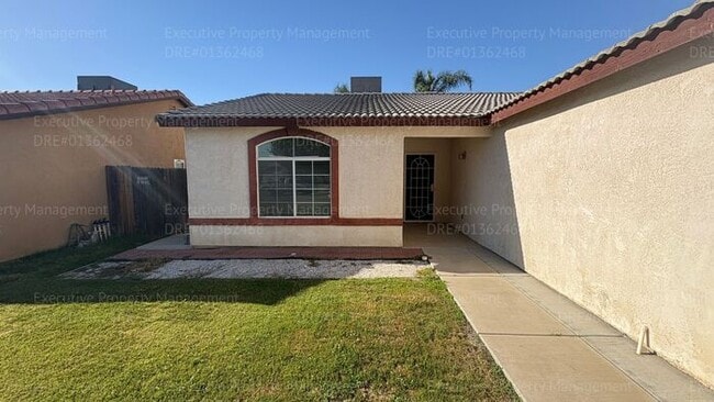 Photo - 4 bedroom 2 bathroom split wing home in North Bakersfield