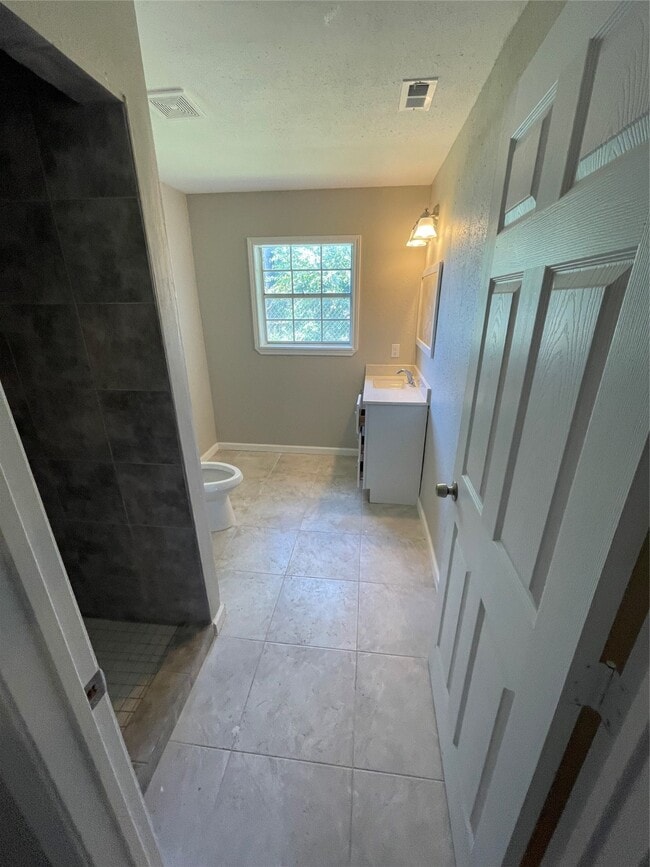 Building Photo - 5006 Ridgeway Dr Rental