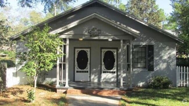 Building Photo - Adorable Cottage in The Hill Area! Rental