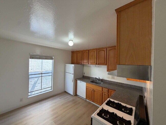 Photo - "Charming 2-Bed Oasis with Granite Countertops in Concord's Heart!" Unidad Apt. 1