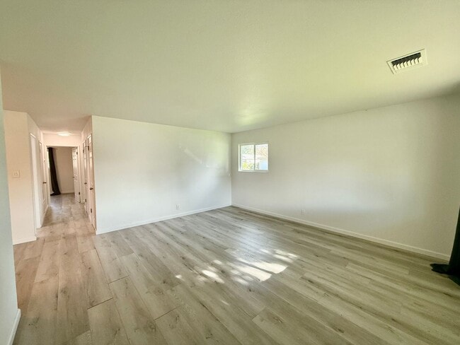 Photo - 1725 Albion Pl