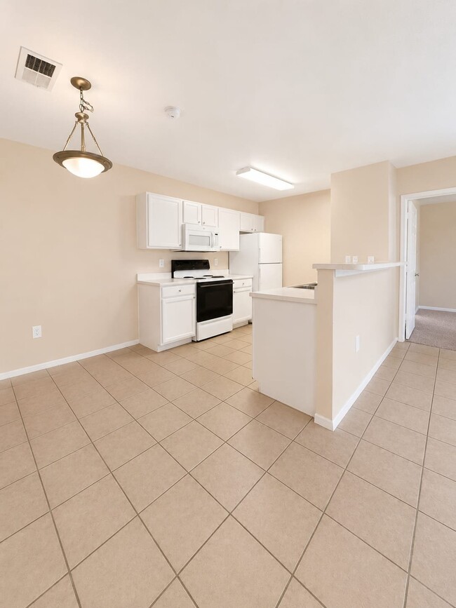 Building Photo - 811 Cloyd Dr
