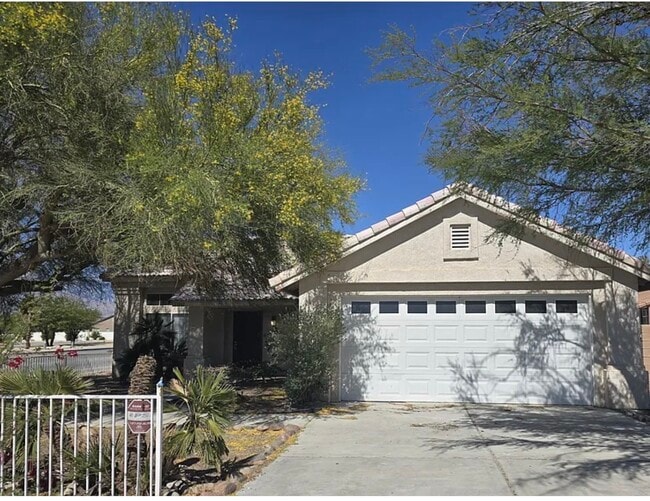 Building Photo - 13987 El Cajon Dr