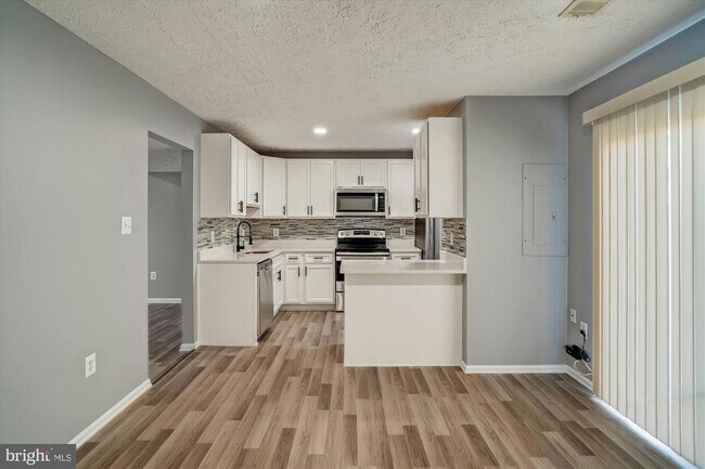 Photo - 8603 Woodhue Ct