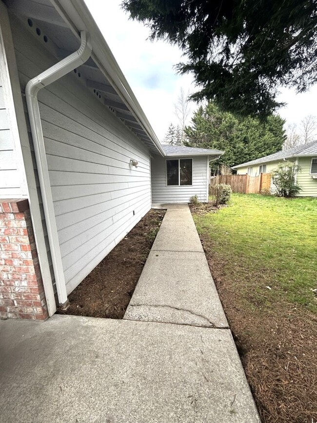 Building Photo - BECHTEL Unit B