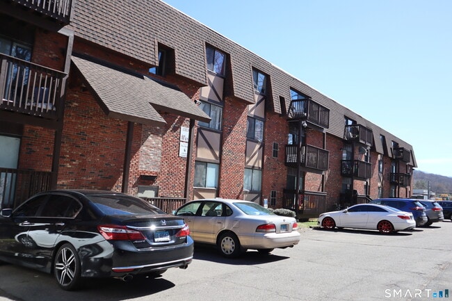 Building Photo - 1274 E Main St Unit A9