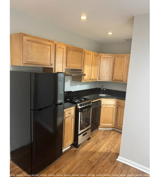 Photo - 220 Hanover St