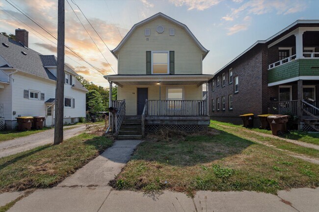 Photo - 114 E Center St House