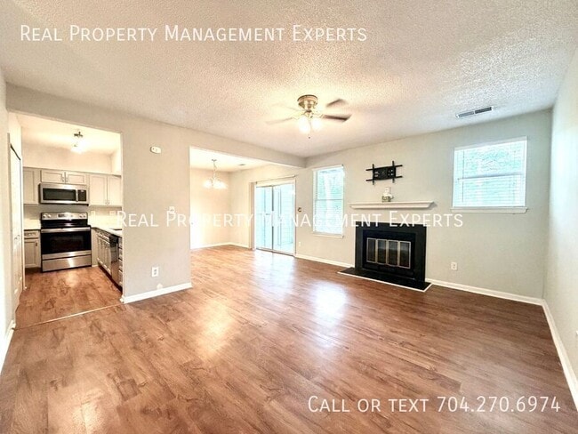 Photo - 20119 Henderson Rd Unit J