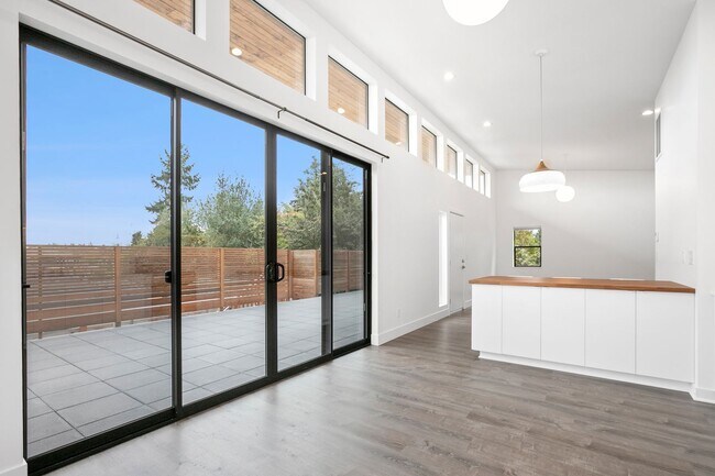 Kitchen - 9817 20th Ave SW