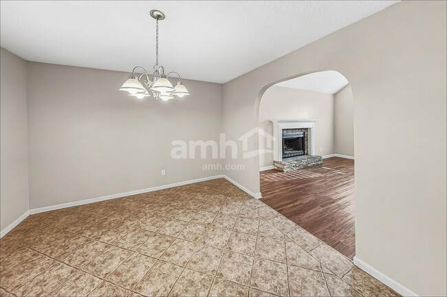 Photo - 307 Split Rail Way