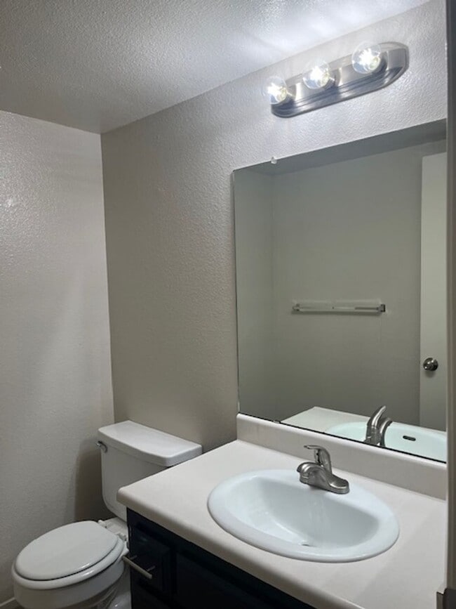 Photo - BC817-11 Unit 817-16