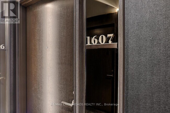 Photo - 11 Yorkville Ave Unit 1607