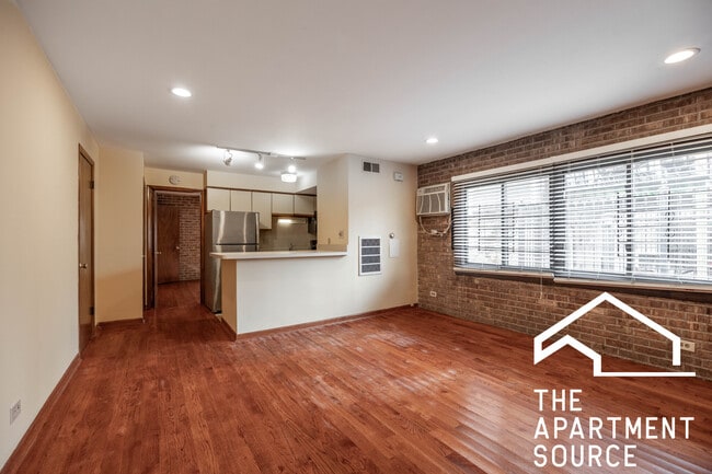 Photo - 719 W Diversey Pky Unit 2