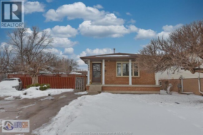 Photo - 1469 Azalia Crescent
