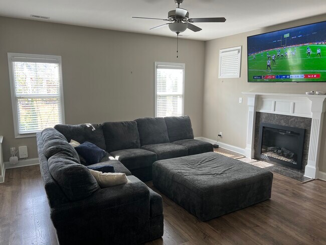 Living-room - 4035 Pleasantburg Dr