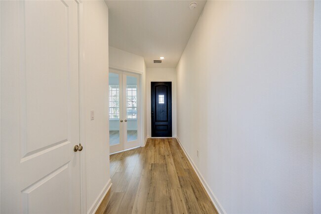 Photo - 25326 Loch Doon Dr