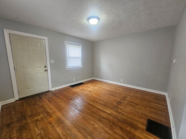 Photo - 2710 E 10th St Unidad 2712 East 10th St