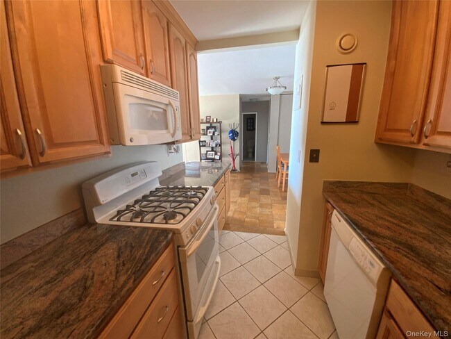 Photo - 269-10 Grand Central Pkwy Unidad 33Y