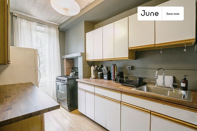Photo - 336 W 47th St