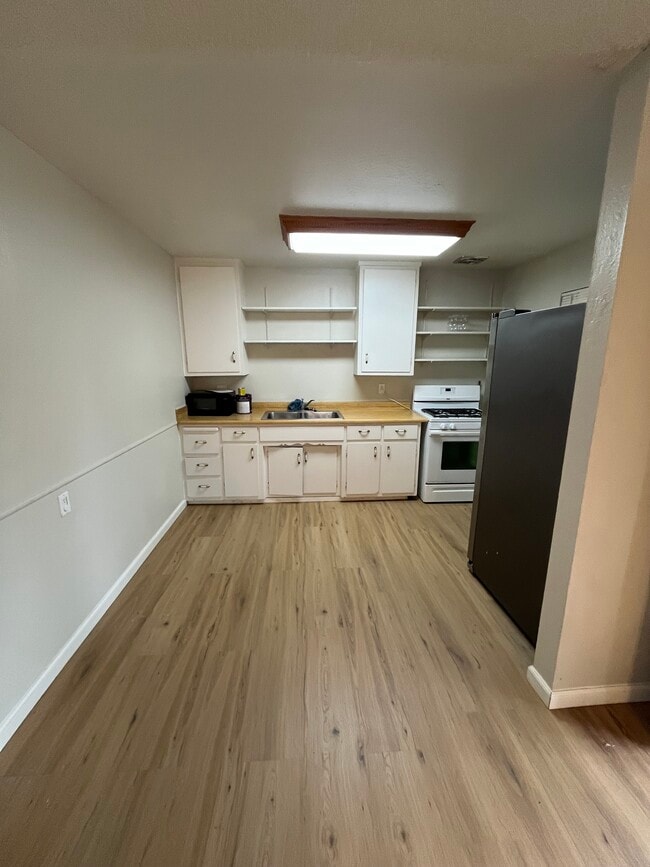 Kitchen - 412 Figueroa St