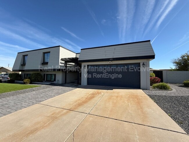 Photo - 429 E Greenway Dr